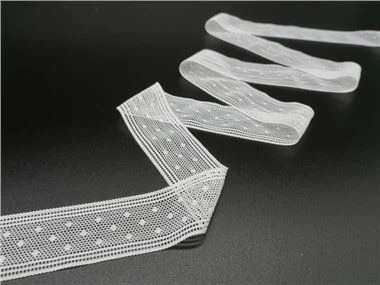 Rifiniture in pizzo lingerie stretta